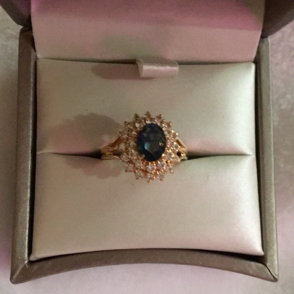 Elegant Blue and Gold Color Ring